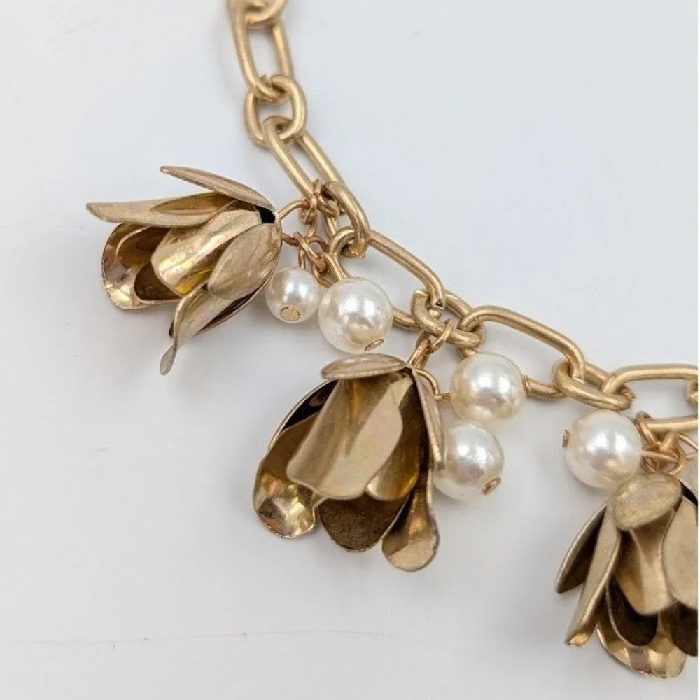 Vintage Gold Tone Bell Flower 3D Charm Bracelet Faux Pearl Chunky Link Botanical